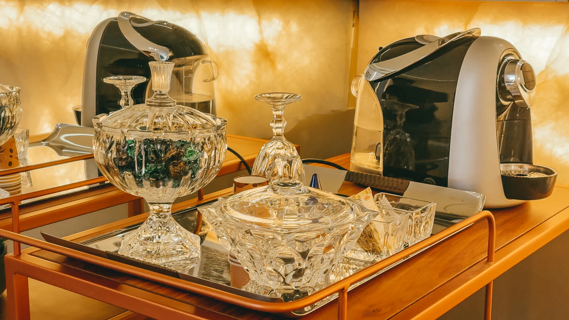 Espaço de café disponível aos pacientes na recepção da Clínica Santté